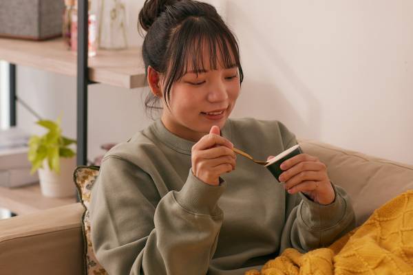 この季節の寝不足、頭痛…「寝る前のアイス習慣」が原因かも