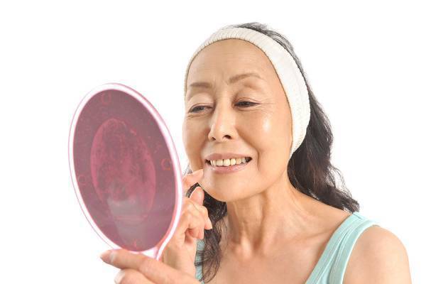 骨を鍛えて顔のしわ・たるみ・ほうれい線を撃退　1分骨トレ美容で若返る