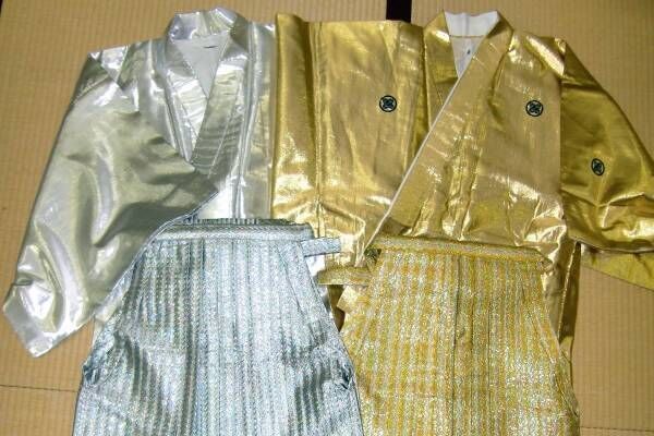 ド派手衣装の発端となった金と銀の羽織袴（写真提供：みやび）