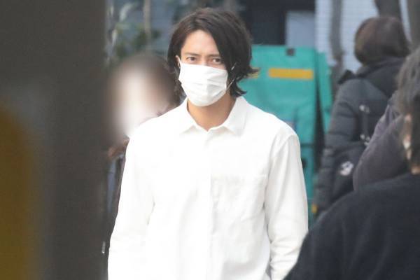山下智久　主演映画で監督が奔放三昧の波乱…禁止区域で路上喫煙、現場に友人を招待