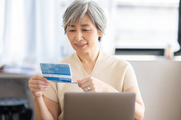 年金受け取りで得する銀行9選　イオン銀行は金利アップ、楽天銀行は振込3回無料に