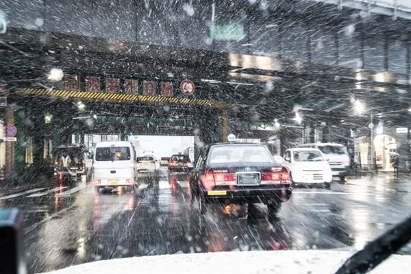 都心積雪で「雪国マウント」がトレンド入り！「都会マウントもひどい」と意見真っ二つ