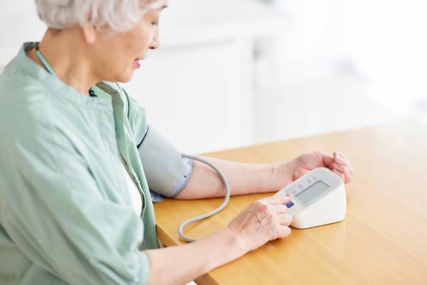 高血圧改善に「排塩メニュー」アボカドメカブサラダで塩を外に出す！