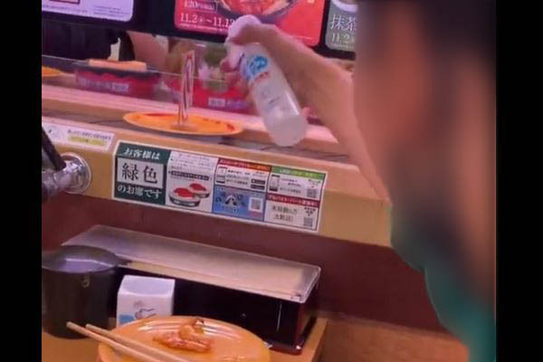 スシローで「寿司にアルコール噴霧」動画の少年が早くも特定？ 拡散された中学校は「大変驚いている」