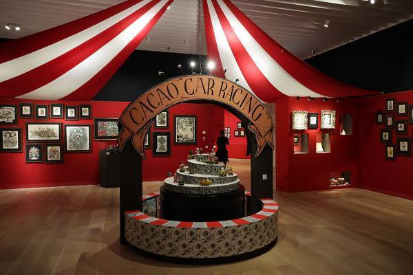 ヒグチユウコの“不気味かわいい”展覧会