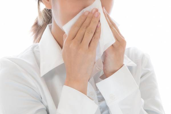 飛散ピークを前に知っておきたい「花粉症薬と相性のよくない薬＆食材」