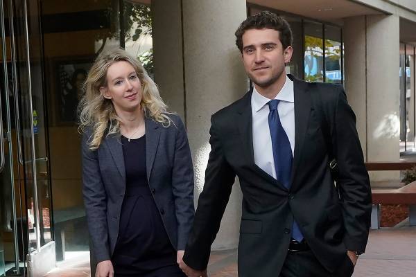 詐欺罪で実刑確定の“女性版ジョブズ”出産を盾に「収監を遅らせて」