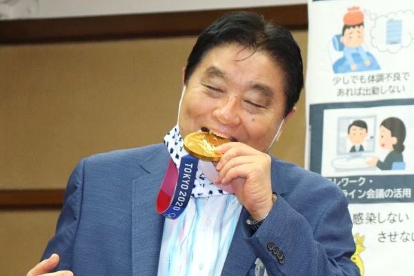 河村たかし市長“干し柿かじり”が「侮辱された」と批判され「さすがに気の毒」の声