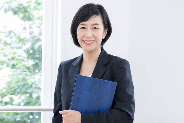 医療事務安泰の時代は終わり！狙うはペット、IT業界…50代からの稼げる資格12選