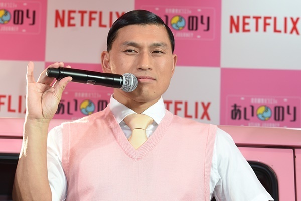 オードリー春日「動物番組に出演していたのに…」ペンギン池落下の悪ノリに広がる失望