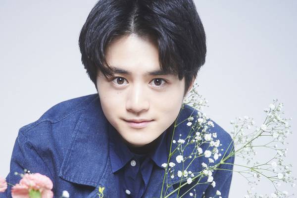 鈴鹿央士「いつもお花見は人混みを避けて通り過ぎるくらい」