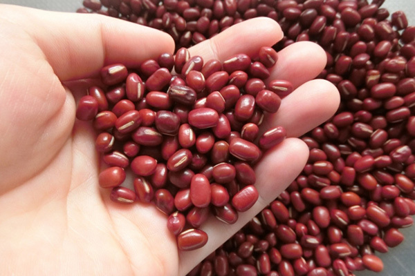 ポリフェノールと食物繊維が効果を発揮！「毎日あずき」で高血圧改善