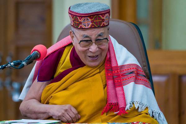 ダライ・ラマ「舌を吸って」動画が物議…虐待サバイバー支援団体が怒りの声明