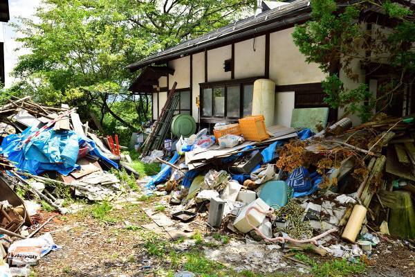 ゴミ屋敷が多い都道府県ランキング！3位は三重県、2位は佐賀県、1位は？