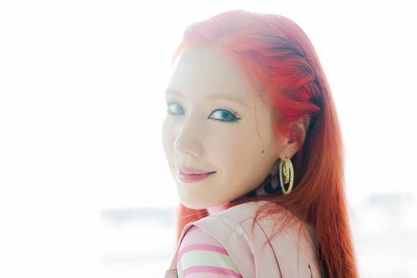 仲里依紗「奇抜オレンジ髪は私に戻るため。夫は何も言わない」