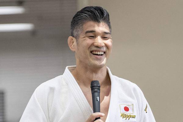 「もう誰も信じられない」井上康生“人妻ホテル密会”報道で問われる『イクメンオブザイヤー』の意義　昨年もryuchell離婚で物議