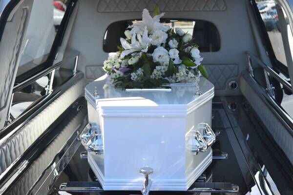葬儀店勤務の女、遺体から盗んだ人体パーツを150万円で売り払う