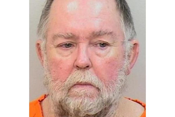 敷地でかくれんぼしていた14歳の子どもをいきなり銃撃、58歳の男を逮捕