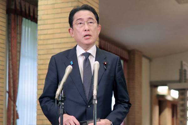 岸田首相バラエティ出演で進む“安倍化”不安　坂上忍の番組で「面白い」と言われた過去も
