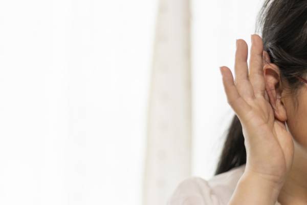 神経が張り巡らされた箇所を簡単ケア「耳ギョーザマッサージ」でリラックス