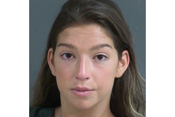 結婚式直後の夫妻が乗るゴルフカートに飲酒運転ドライバーが激突、新婦が死亡