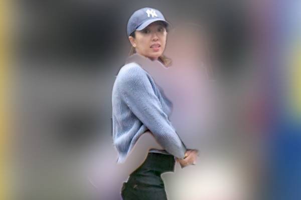 里田まい 夫の古巣ヤンキースのロゴ入り帽をかぶって…ワンオペ育児奮闘目撃