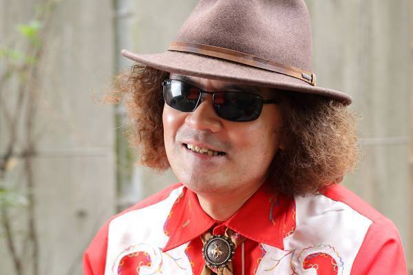 母は家出、父は夜逃げ　全盲のバイオリニスト・穴澤雄介さんの壮絶半生