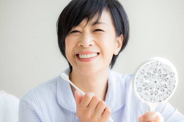 黄ばんだ歯を白くする100均グッズ10選