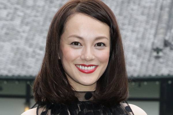 牧瀬里穂　特注茶碗に1千万円！夫・NIGOも支援する“セレブ茶道”