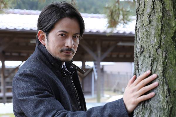 岡田准一　高倉健さんの「形見腕時計」を継承…涙していた本人からの“後継指名”