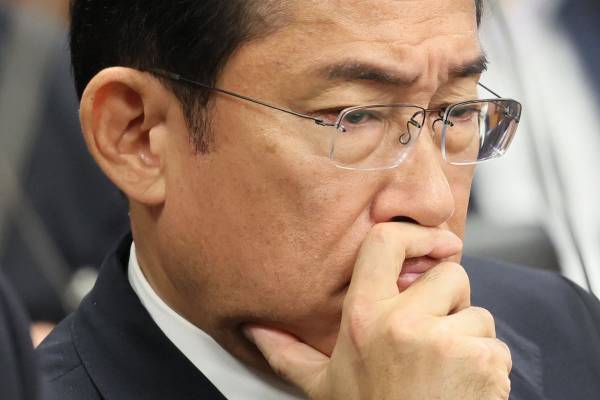 岸田首相“お気楽写真”が次々流出…ガバガバな首相ファミリーの“危機管理”に高まる不安「身内に裏切り者が」