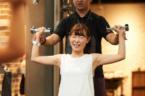 バーベルで腰椎骨折…実は恐ろしい「パーソナルトレーニング」でのケガ事例