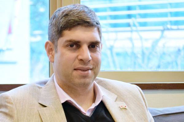 「優先席に座っていることに注意受けた」ジョージア駐日大使の告白が話題「空いている席に座ることは問題ない」と反論も