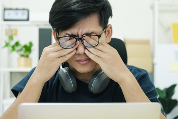 日本人が失明する原因第4位の「病的近視」。急な「視力0.1未満」なら疑って