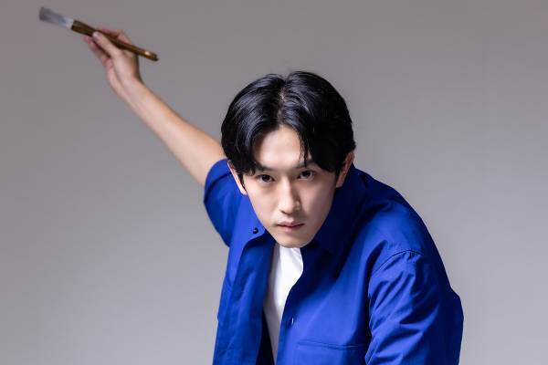 書道家役の杉野遥亮「書き初め大会では必ず金賞でした」