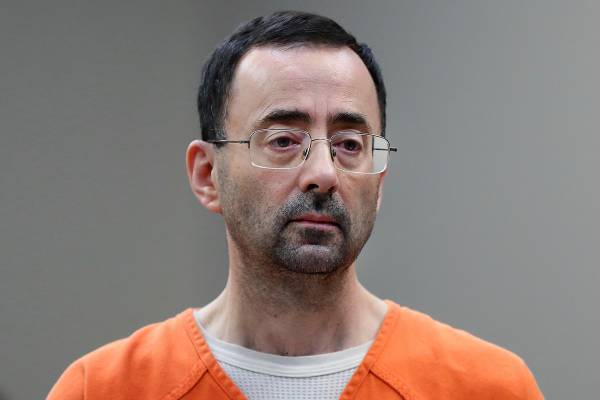 体操選手への性的暴行で服役中の元チームドクター、刑務所内で刺される