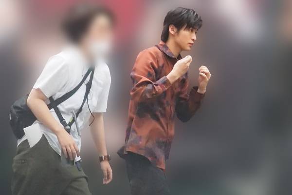 目黒蓮　朝の歌舞伎町で“ホスト姿”を目撃！クラブ帰りの女性も振り向くイケメンぶり