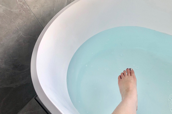 猛暑でも快眠！専門医が提案“38℃で20分”「みぞおち浴」で翌朝スッキリ！