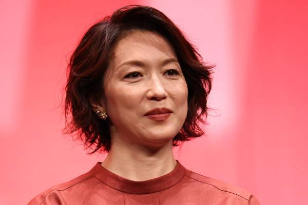 代役主演が話題の若村麻由美　亡き“教祖”夫が本誌に語っていた結婚秘話「悟りへ踏み出したい気持ち感じた」