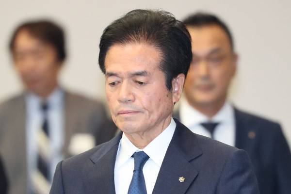 「史上最悪のトップ」ビッグモーター社長　不正は現場の判断、質問に半笑いの“最低会見”にネット大激怒