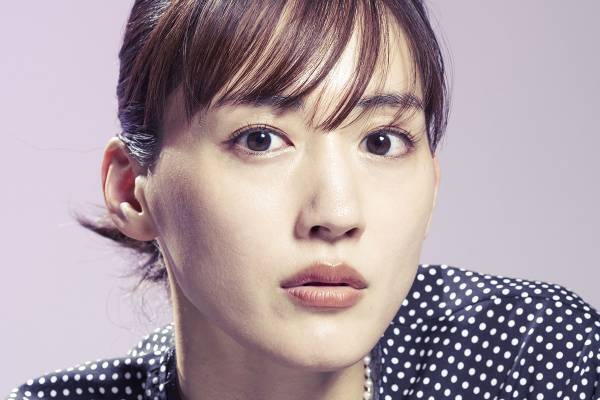 綾瀬はるか「リボルバー式の銃は重たいので、腕がプルプル」