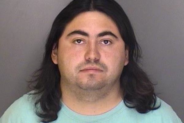 夜中にコンドミニアムに侵入、女性の脚をなで回した男が逮捕