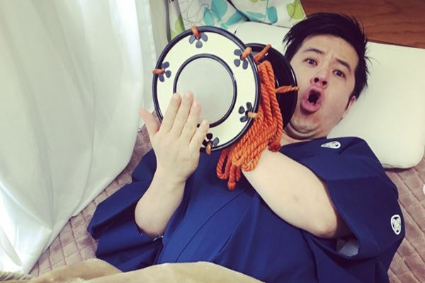 「これはやってみたい」「天才現る」人気お笑い芸人のスタバ・スイカフラペチーノの“支払方法”にネット騒然