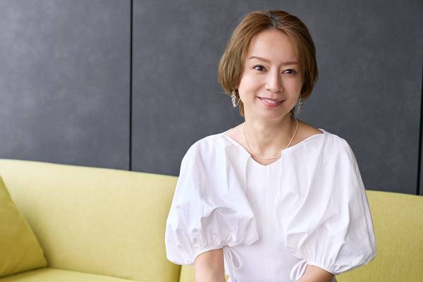 鈴木亜美「デビュー当時、歌手活動は3年ぐらいだと思っていました」25周年の感慨を語った