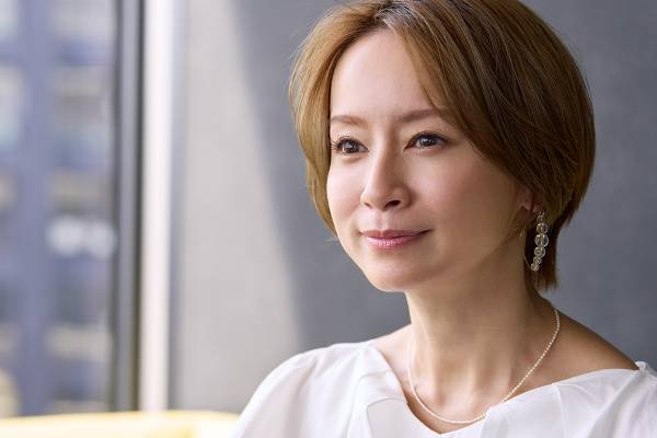 鈴木亜美　歌手デビュー25周年の新宣言！「65歳まで歌い続けます」