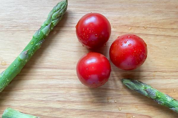 「トマト×アスパラ」で紫外線疲れ、「ツナ×にら」で冷房病……酷暑で蓄積した「夏ダメージ」は食べ合わせで解消