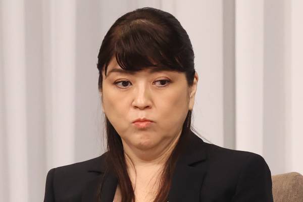 「品性下劣な行動」性加害問題の謝罪会見で涙したジュリー氏をモノマネ…人気YouTuberの行動に批判噴出