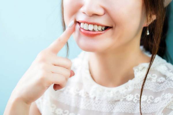 「老後資金」貯まる人は歯がキレイ　貯まらない人は厚化粧