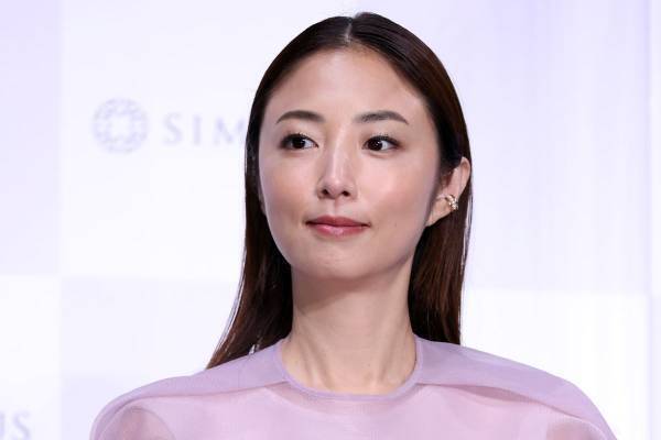 夫の不倫に胃腸炎、アニサキス…美容本爆売れの裏でMEGUMIを襲っていた災難