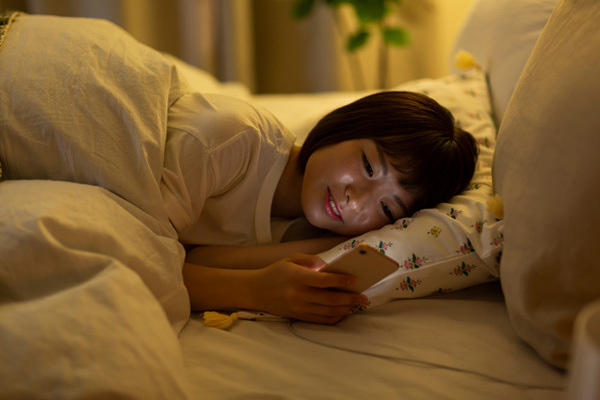 水の飲みすぎ、熱い湯に浸かる…寝る前の“脳が疲れる習慣”